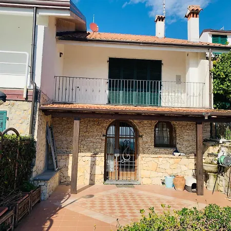 La Casa Del Sole, Holiday home *
